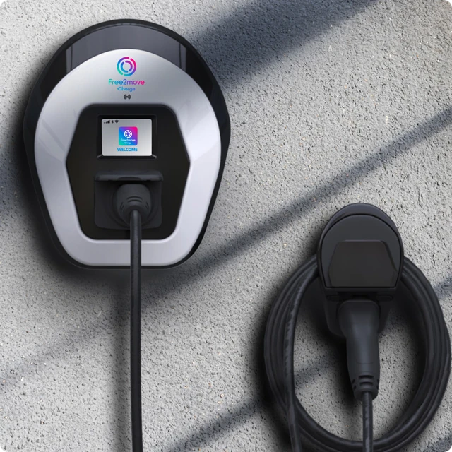 Vista detallada del home charger Free2Move mostrando seguro, eficiente, moderno carga eléctrica para uso diario