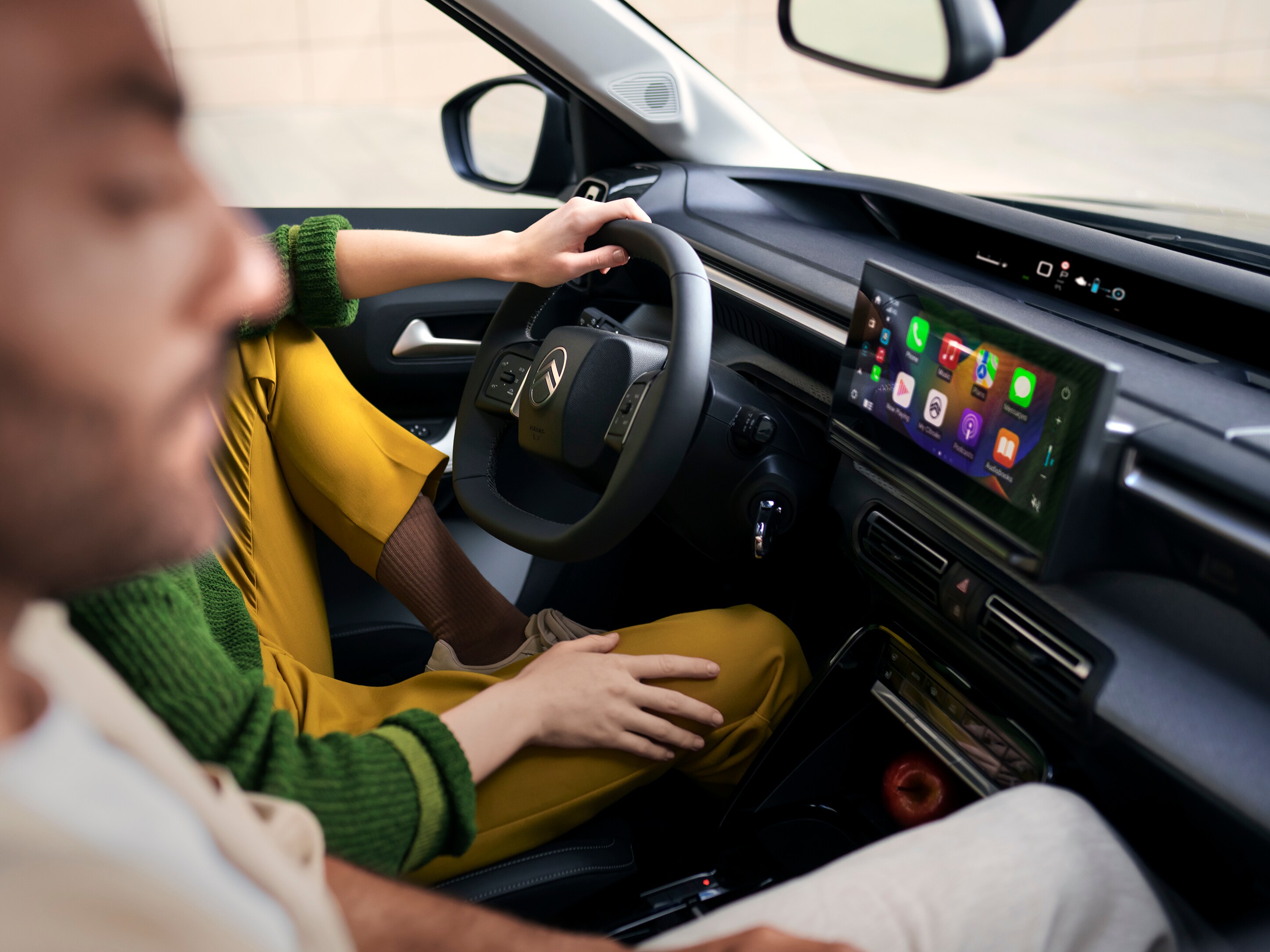 Vista del habitáculo frontal del Citroën C3 Aircross SUV destacando gran pantalla de infoentretenimiento para una movilidad diaria intuitiva, moderna y asequible.