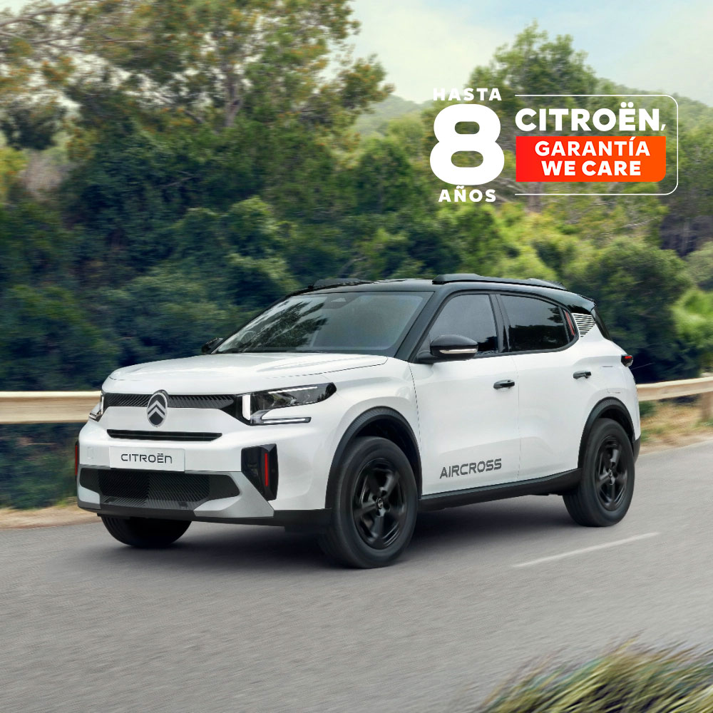 Vista frontal en tres cuartos en carretera del Citroën C3 Aircross SUV compacto destacando un diseño premiado y 8 años de garantía para una movilidad segura y asequible.